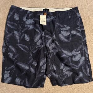 Leaf Print Black Shorts